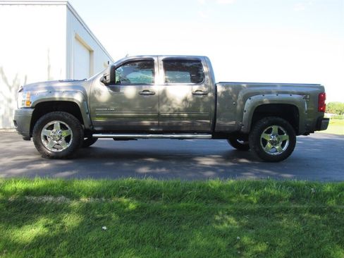 Used 2013 Chevrolet Silverado 2500 LTZ w/ LTZ Plus Package AWD/4WD image 3