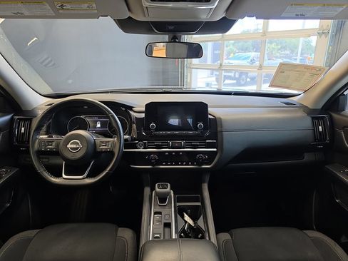 Used 2024 Nissan Pathfinder SV FWD image 17