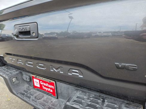 Used 2022 Toyota Tacoma TRD Off-Road AWD/4WD image 20