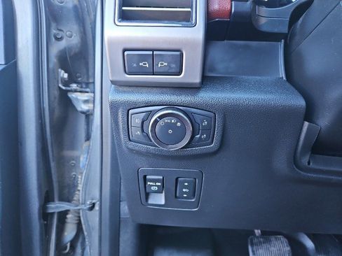 Used 2018 Ford F150 Platinum w/ Max Trailer Tow Package image 17