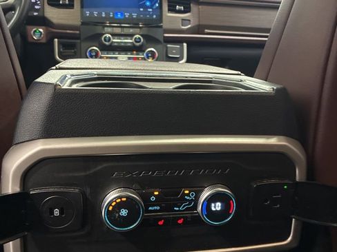 Used 2024 Ford Expedition Limited image 37