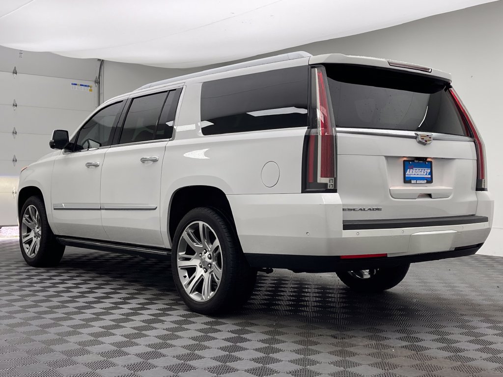 Used 2018 Cadillac Escalade ESV Premium Luxury AWD/4WD image 12