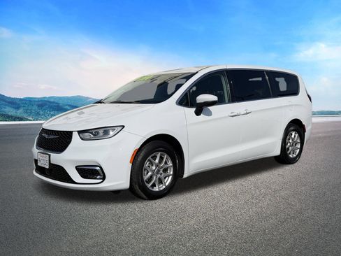 Certified 2023 Chrysler Pacifica Touring-L FWD image 5