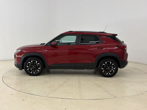 Used 2021 Chevrolet TrailBlazer LT w/ Sun and Liftgate Package FWD image 2