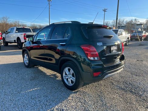 Used 2019 Chevrolet Trax LT w/ Sun & Sound Package image 6