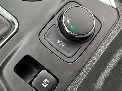 Used 2018 Chevrolet Traverse LT image 22