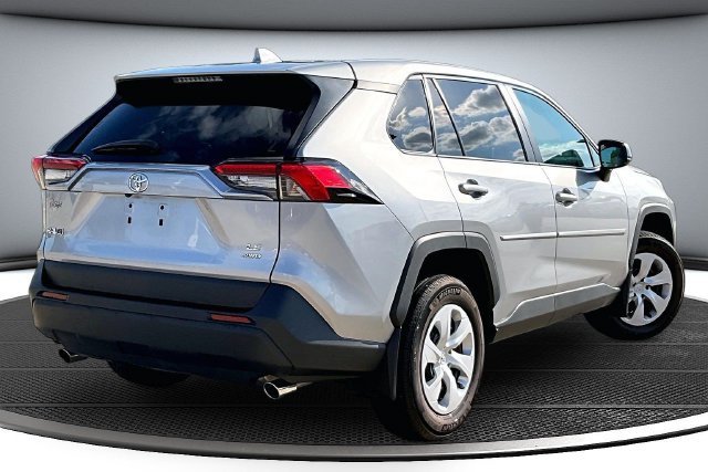 Used 2025 Toyota RAV4 LE AWD/4WD image 6
