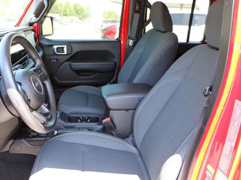 Used 2024 Jeep Gladiator Sport AWD/4WD image 23