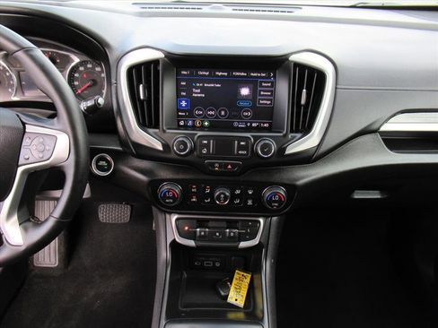 Used 2024 GMC Terrain SLT w/ Tech Package image 20