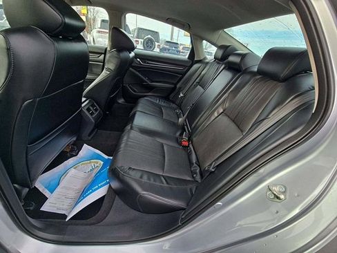 Used 2018 Honda Accord Touring image 10
