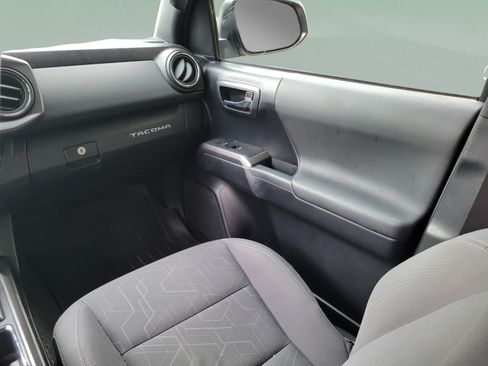 Used 2018 Toyota Tacoma TRD Sport RWD image 10