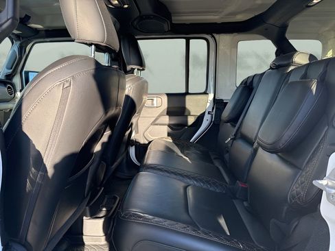 Used 2021 Jeep Wrangler Unlimited Sahara AWD/4WD image 10