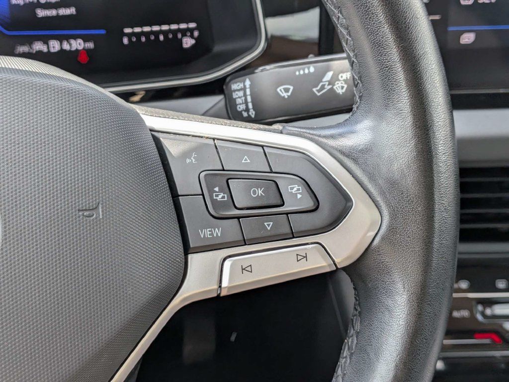 Used 2025 Volkswagen Jetta SE FWD image 23