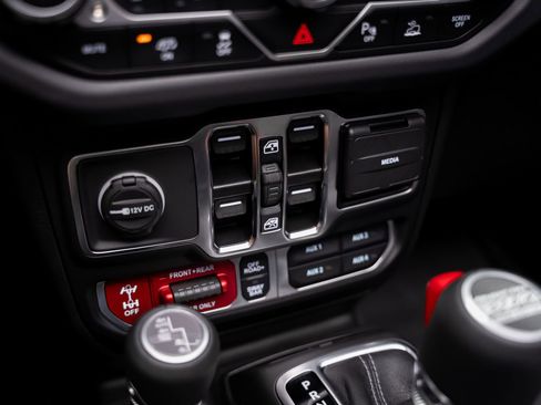 Used 2024 Jeep Wrangler Unlimited Rubicon 392 image 57