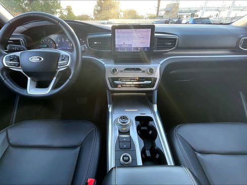 Used 2023 Ford Explorer XLT w/ Equipment Group 202A image 16