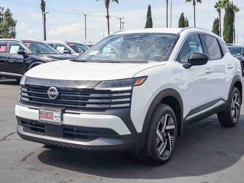 New 2026 Nissan Kicks SV image 4