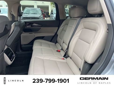 Used 2025 Lincoln Nautilus Premier AWD/4WD image 14