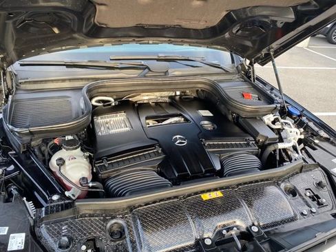 Used 2025 Mercedes-Benz GLS 580 4MATIC image 21