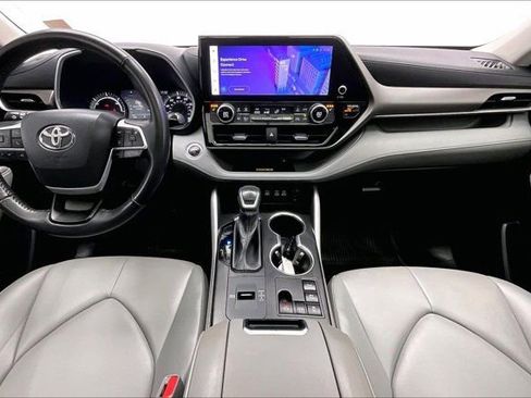 Used 2023 Toyota Highlander XLE image 15