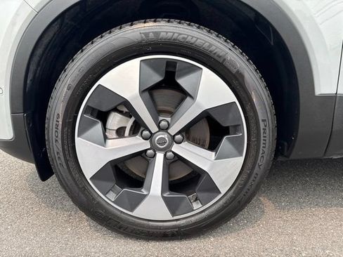 Certified 2025 Volvo XC40 B5 Plus AWD/4WD image 9