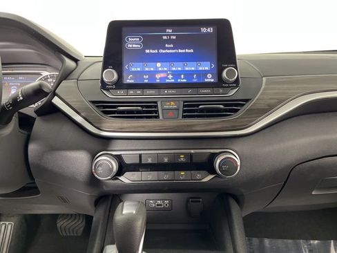 Used 2025 Nissan Altima 2.5 SV image 25