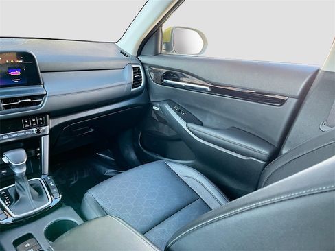 Used 2024 Kia Seltos SX w/ SX Sunroof Package image 24