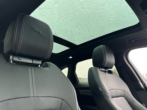 New 2025 Jaguar F-PACE R-Dynamic S image 23