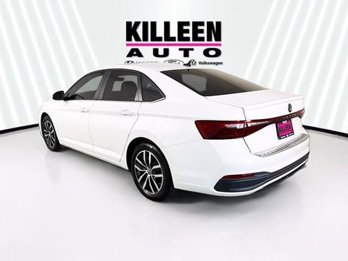 Used 2025 Volkswagen Jetta SE FWD image 5