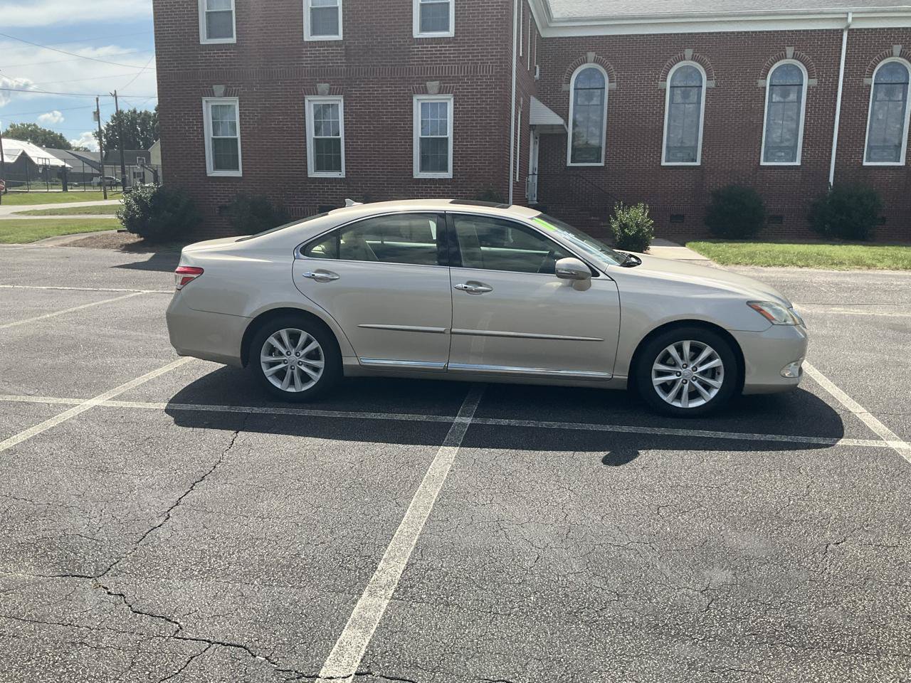 Used 2011 Lexus ES 350 FWD image 2