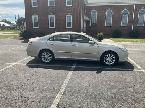 Used 2011 Lexus ES 350 FWD image 2
