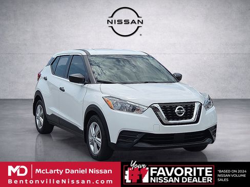 Used 2020 Nissan Kicks S FWD image 1