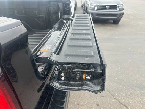 Used 2022 GMC Sierra 2500 Denali w/ Denali Black Diamond Edition image 18