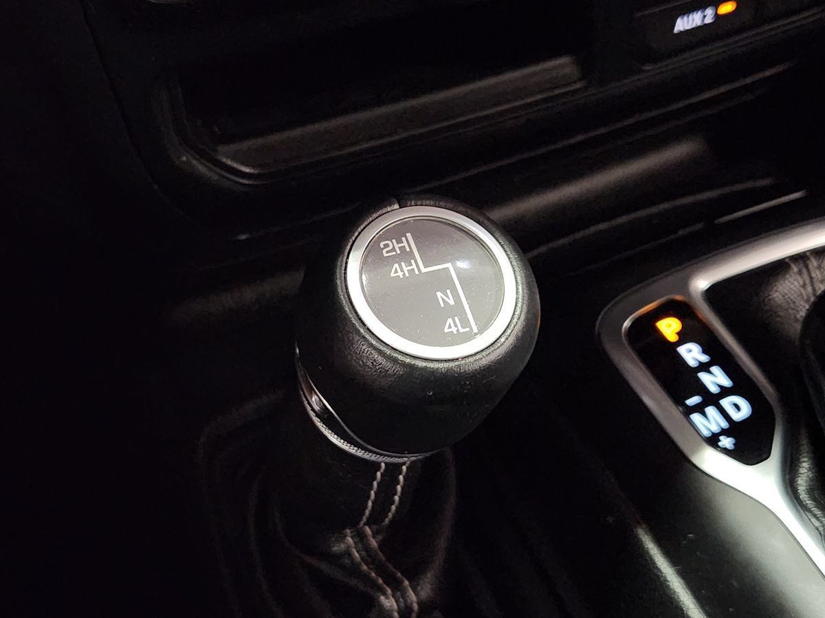 Used 2018 Jeep Wrangler Unlimited Sahara w/ Cold Weather Group AWD/4WD image 39