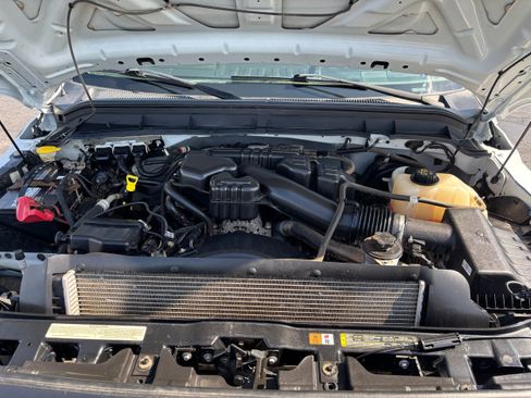 Used 2016 Ford F250 XL w/ Power Equipment Group AWD/4WD image 12