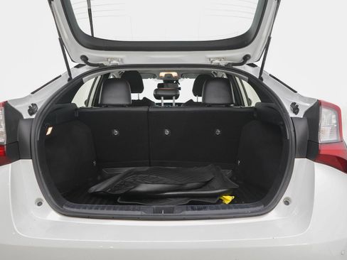 Used 2021 Toyota Prius FWD image 16