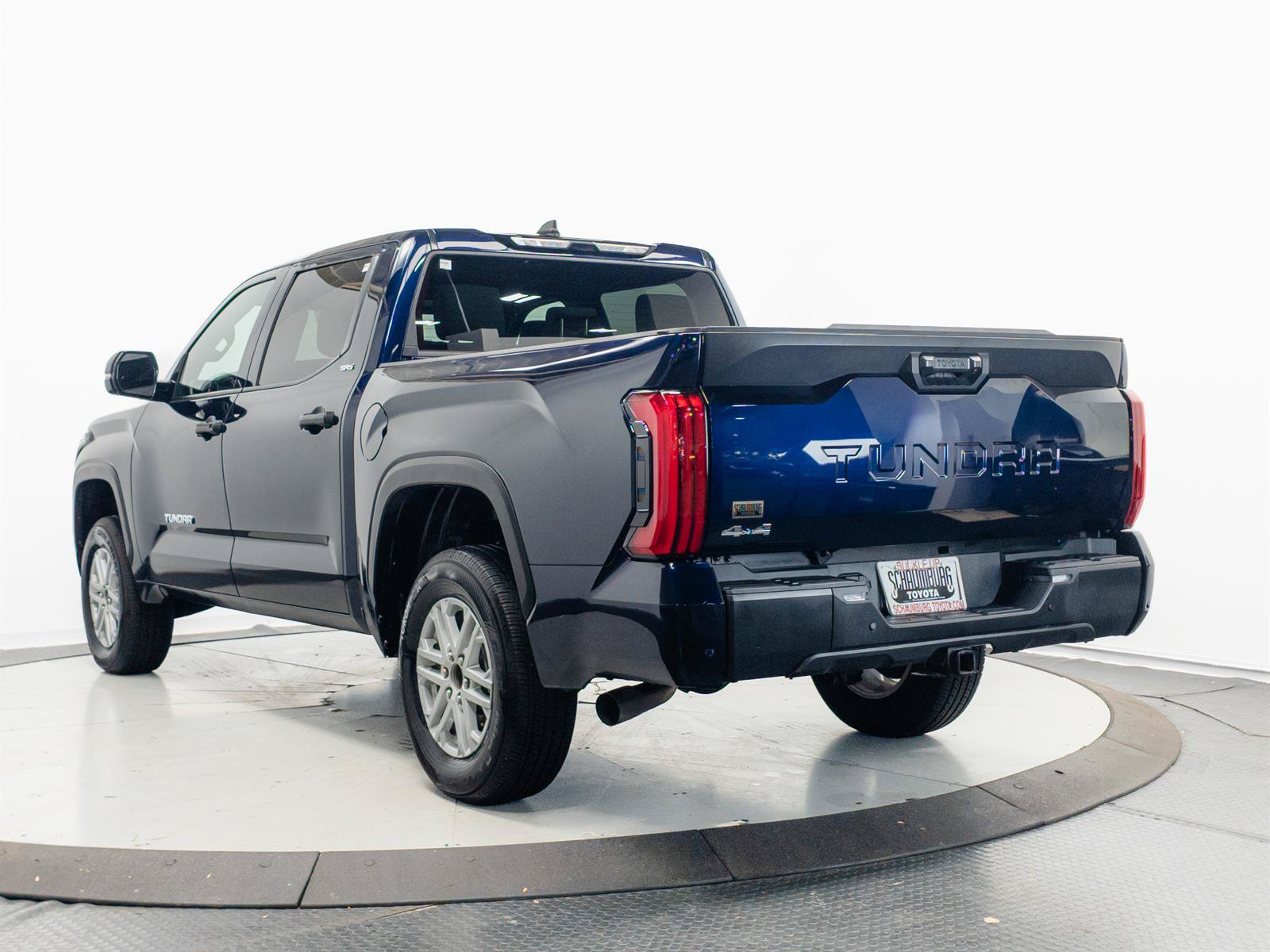 Used 2025 Toyota Tundra SR5 w/ SR5 Convenience Package AWD/4WD image 8