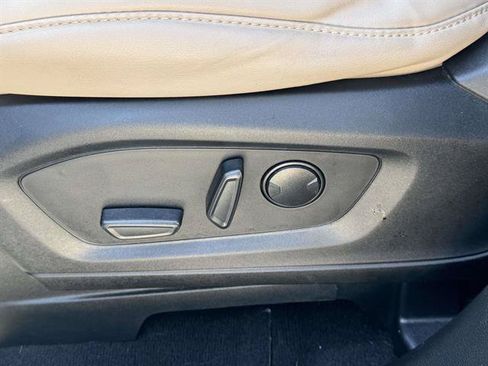 Used 2023 Ford Explorer XLT w/ Equipment Group 202A AWD/4WD image 15