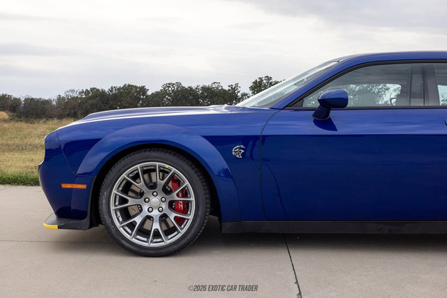 Used 2022 Dodge Challenger SRT Hellcat RWD image 2