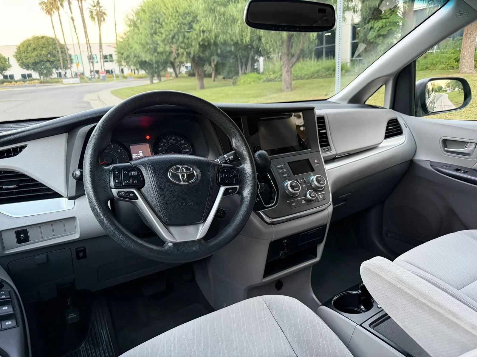 Used 2017 Toyota Sienna LE FWD image 19