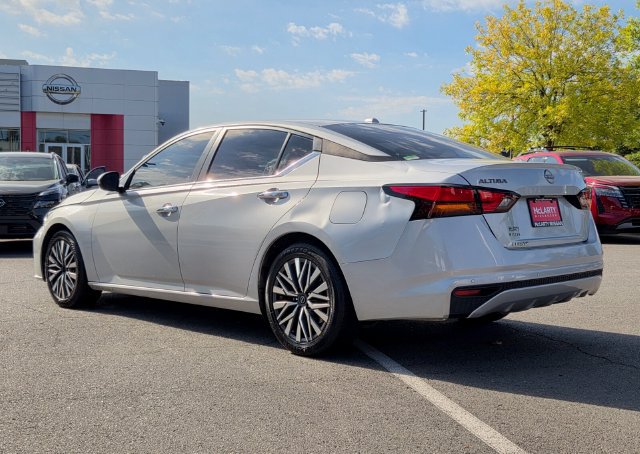 Used 2023 Nissan Altima 2.5 SV FWD image 3