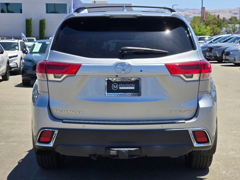 Used 2018 Toyota Highlander Limited Platinum AWD/4WD image 6