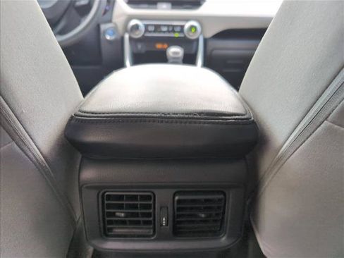 Used 2021 Toyota RAV4 XLE AWD/4WD image 23