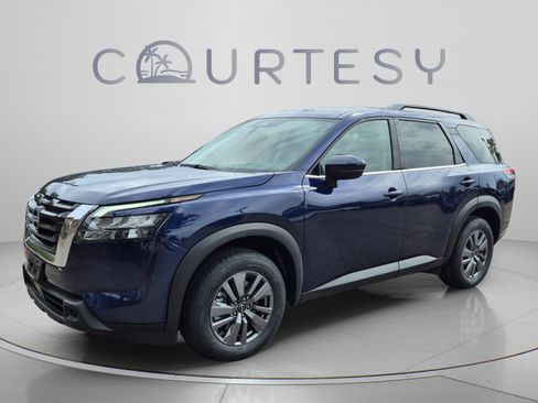 Certified 2025 Nissan Pathfinder SV FWD image 1