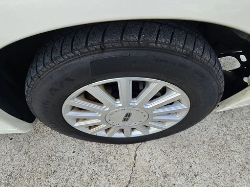 Used 2007 Lincoln Town Car Signature image 23