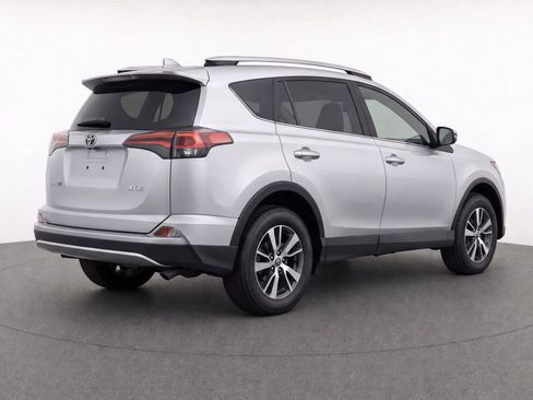 Used 2016 Toyota RAV4 XLE FWD image 3