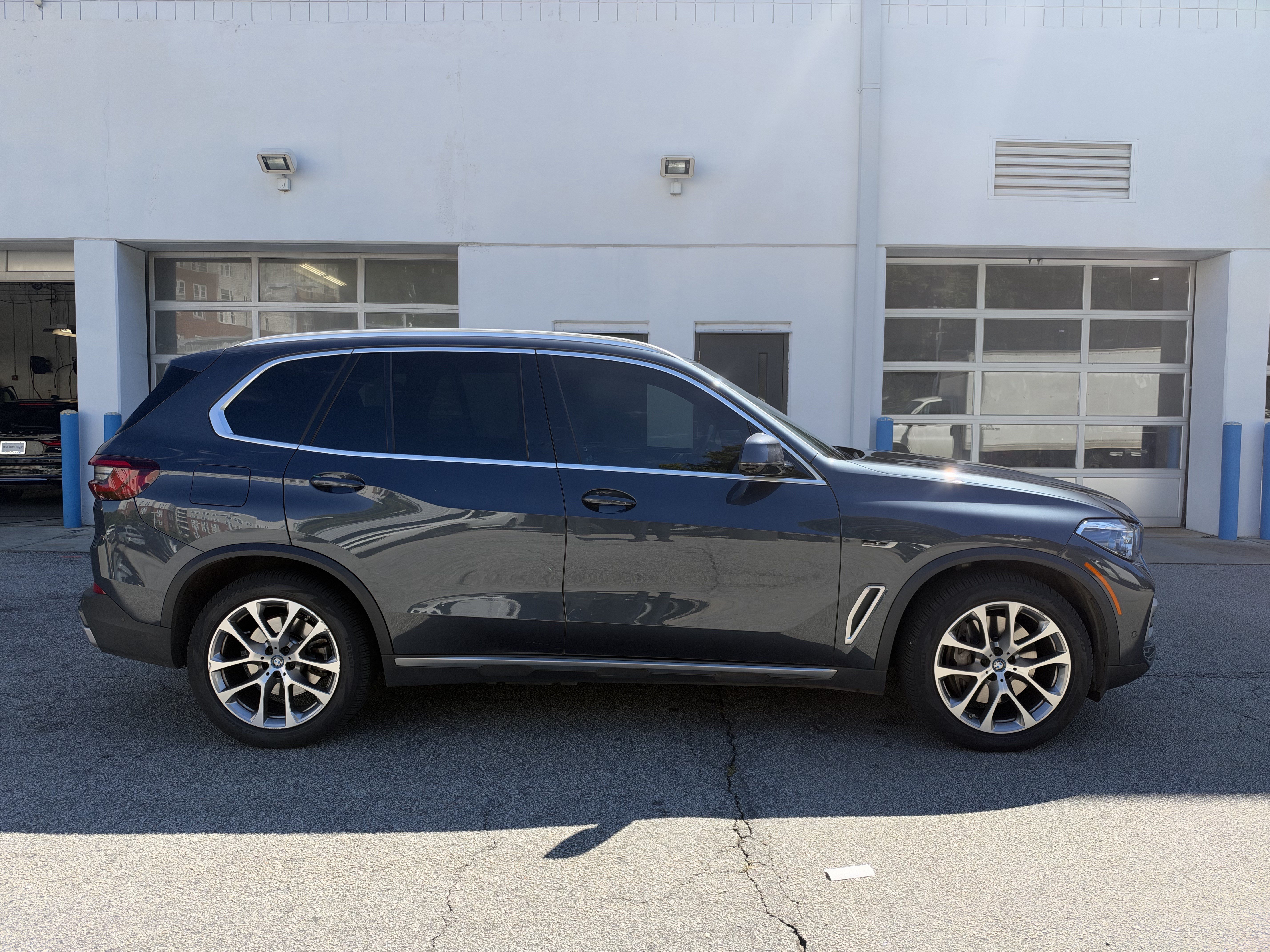 Used 2022 BMW X5 xDrive45e w/ Executive Package AWD/4WD image 4