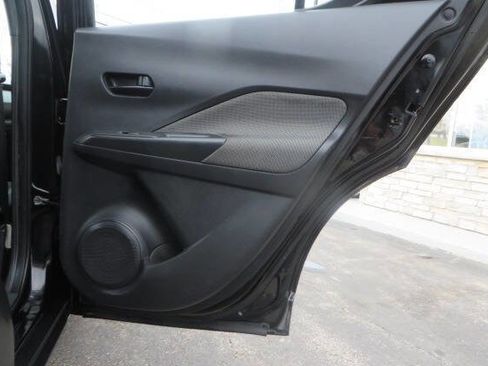 Used 2019 Nissan Kicks S image 33