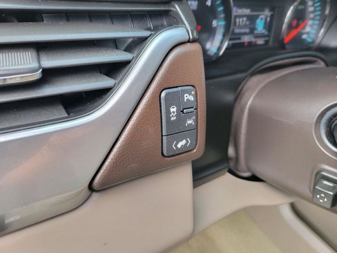 Used 2018 Chevrolet Tahoe LT RWD image 14