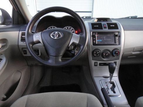 Used 2013 Toyota Corolla LE image 17
