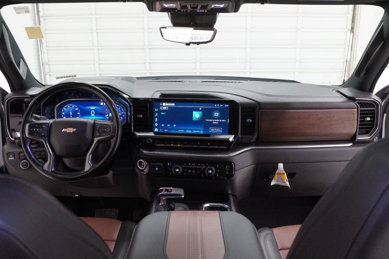 Used 2023 Chevrolet Silverado 1500 High Country w/ High Country Premium Package AWD/4WD image 31